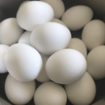 Kako da gi svarite jajcata bez da vi puknat?